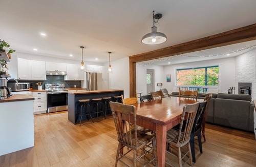 Saint-Emile-de-Suffolk Ski Chalet | The Biloba | Spa | Lakefront | Kayaks | Fireplace