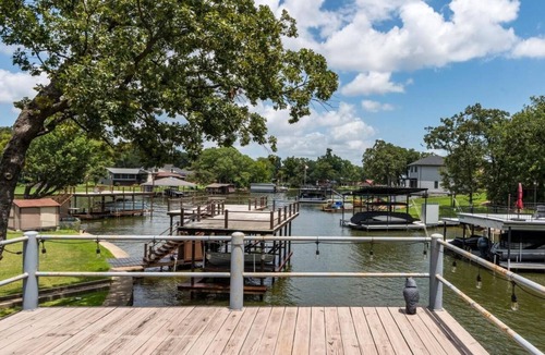 Tool House | The Blue House - Lake Front Getaway
