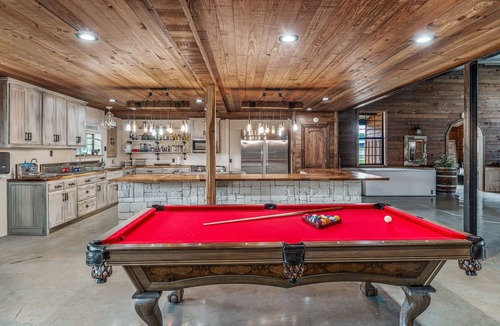 Dennis Cabin | The Blue Iris Cabin on Lake Granbury