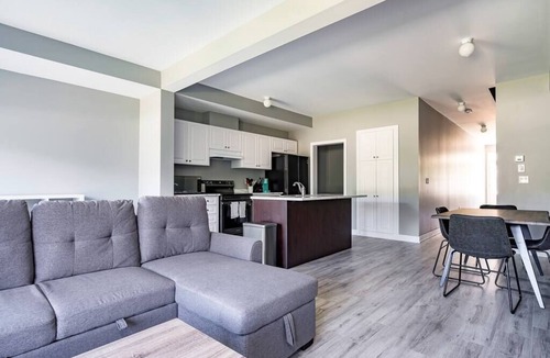 The Blue Mountains House | The Blue Mountain | BRAND NEW Townhouse | 3 Bed