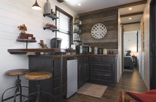Waco House | *The Blue Ridge* Container Home-Hot Tub | Fire Pit