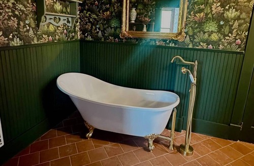 Mount Pleasant House | The Bouquet Suite w/Private Full Bath