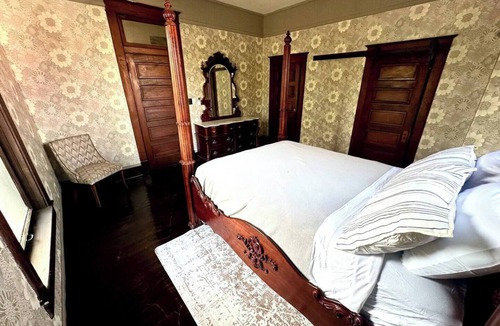 Mount Pleasant House | The Bouquet Suite w/Private Full Bath