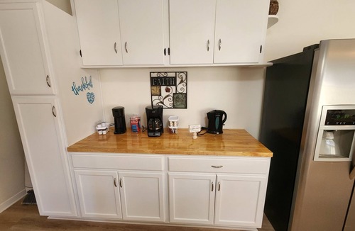 Brenham House | The Brenham Abode is pet friendly and conveniently located close to downtown.