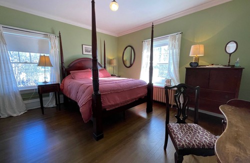 Midland Bed & Breakfast | The Captain's House bed & breakfast
