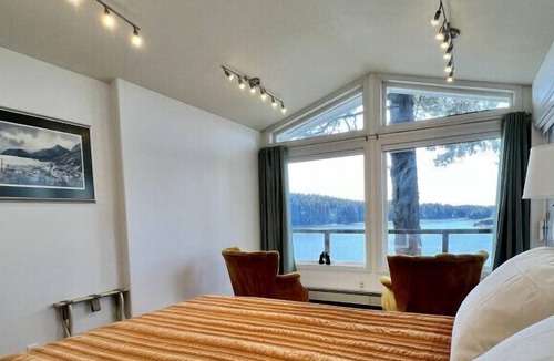 Kodiak House | The Captains View - Cliffside, Ocean Views