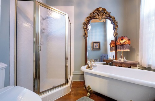 East of Broadway Hotel | The Chatelaine | King Suite | The Empress Hotel