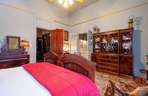East of Broadway Hotel | The Chatelaine | King Suite | The Empress Hotel