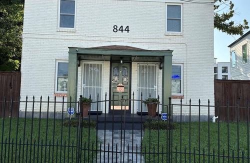 Memphis Apartment | The Claiborne Suite