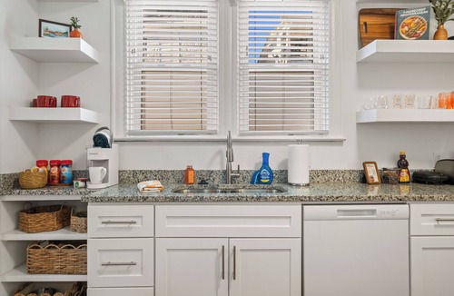Hot Springs Cottage | The Clementine - Walk to Restaurants, Shops, Bars in Historic Downtown!