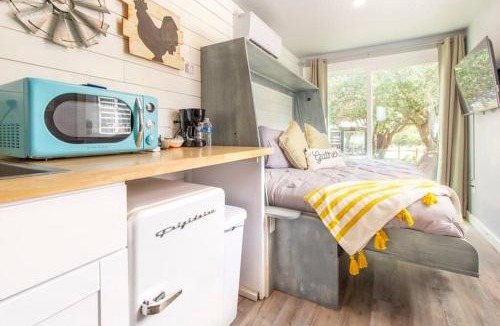 Johnson City House | The Container Retreat @290 Wine Trail #3 Hill Country bliss