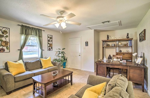 Prairie View Apartment | 'The Cozy Pine Cone' Home Base: Walk to PVAMU