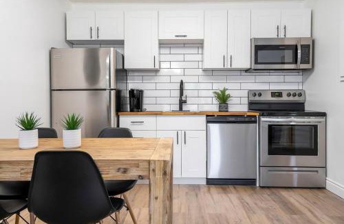 Collingwood House | The Fox Den - Modern Condo Collingwood - Sleeps 5