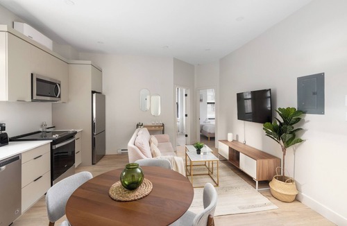 Griffintown Apartment | The Griffin