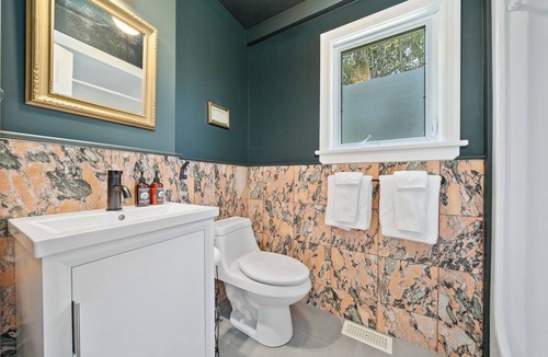 Prince Edward House | The Harrison | Loft | 1 Bedroom Steps to Picton