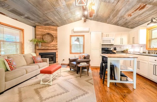 Boswell Cabin | The Hiker Hut ~ Private Hideaway with Direct Trail