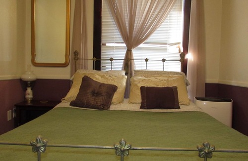 Crofton Bed & Breakfast | The Historic Argo Hotel