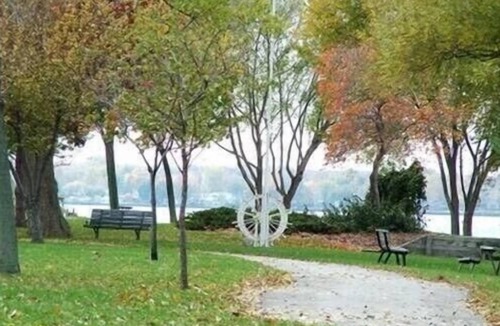Mooretown House | The House on 6th - steps away from beaches & parks!