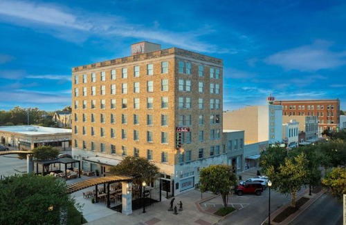 Downtown Hotel | The LaSalle Hotel, Bryan College Station, a Tribute Portfolio Hotel
