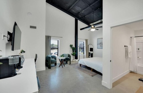 Midlothian Apartment | The Lawson District Bluebonnet Suite