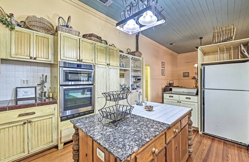 Glen Rose House | The Lilly House: Historic Glen Rose Home w/Porch!