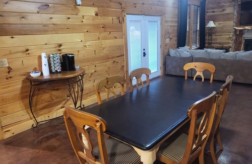 Aspermont House | The Madison- Hunters & Work Crews Welcome / Starlink Wi-Fi / Sleeps 8 / Fire Pit
