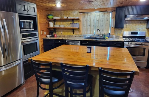 Aspermont House | The Madison- Hunters & Work Crews Welcome / Starlink Wi-Fi / Sleeps 8 / Fire Pit