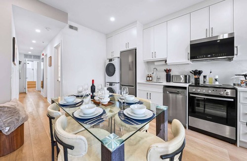 Grange Park Hotel | The McCaul | Group Suite Near Baldwin Village