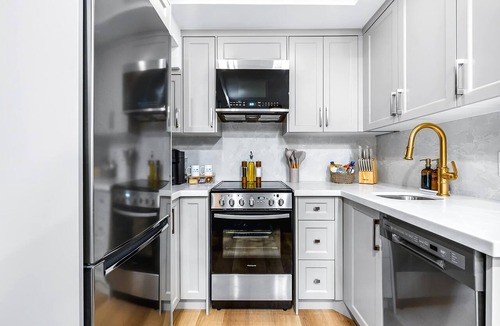 Grange Park Apartment | The McCaul | Lower Level Suite near MAJOR INTERNATIONAL SPORTING EVENT 2026