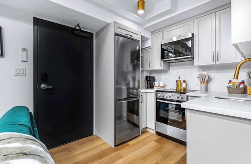 Grange Park Apartment | The McCaul | Lower Level Suite near MAJOR INTERNATIONAL SPORTING EVENT 2026