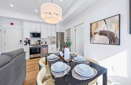 Grange Park Hotel | The McCaul | Spacious Suite near MAJOR INTERNATIONAL SPORTING EVENT 2026