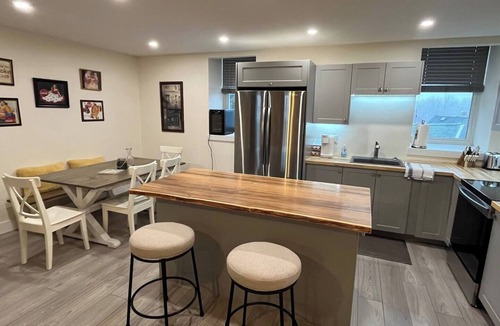 Spencerville House | The “Old School” Historic Town Free Parking