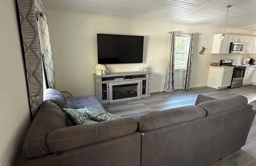 Fluker House | The Pines Retreat - Rustic Modern Camp with WIFI! Pet Friendly!