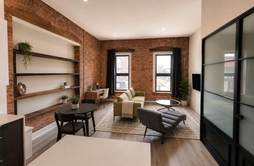 Renfrew Apartment | The Post Hotel