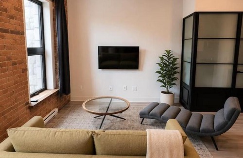 Renfrew Apartment | The Post Hotel