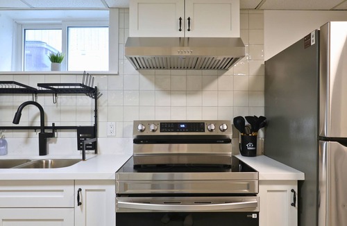 Timmins Apartment | The Redbrick Suite - Central 2 Bedroom Apt. with Luxury Bathroom