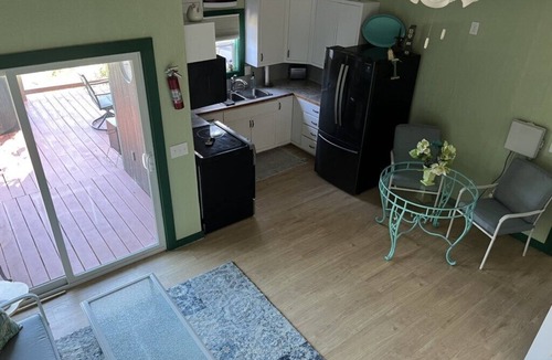Royal Cabin | The Redbud ~ Cabin Seventeen ~ Lake View ~ Pet Friendly