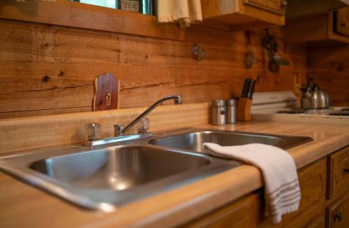 Eureka Springs House | The Rest and Relxation Cabin