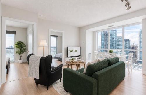 Toronto Entertainment District Apartment | The Ritz Suites - Downtown Toronto - CN Tower & Rogers Centre