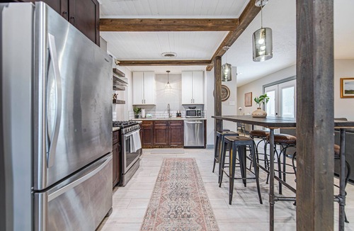 College Station House | The Rustic Retreat! With a Game Room & Hot Tub!