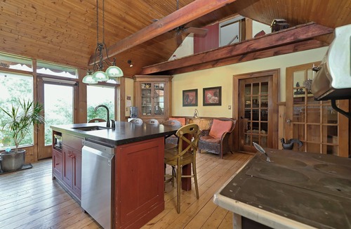 Mulmur House | The Sheds: Victorian Farmhouse 8BR Ski-In Ski-Out Chalet - Mansfield Ski club