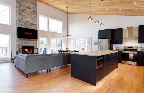 Saint-Alphonse-Rodriguez Ski Chalet | The Shore's Chalet | Spa | Fireplace | Terraces | Foosball Table