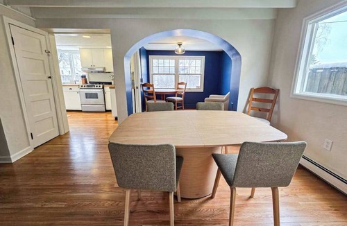 Downtown Anchorage House | The Solstice House | Classic 4BR Downtown