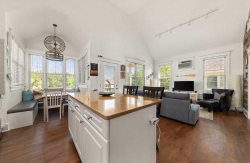 Cherry Valley House | The Sparrow - 32 Meadow View