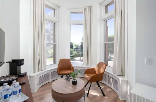 Golden Square Mile Apartment | The Suites | Downtown Montreal