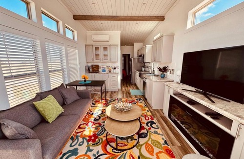 Austin Apartment | The Tiny Tejas with Pool and Hot Tub