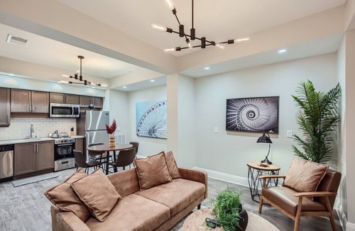 Oak Lawn Apartment | The Tranquil One-Bed - Lemmon 102