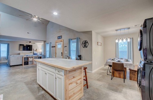 Longtown Cabin | The Triple Nickel Eufaula · Cozy Eufaula Cabin | Hot Tub & Fire Pit Retreat