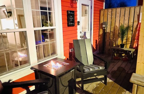 Harbour Main House | The Vaulted Tiny house w/Hot Tub-A Luxury Stay in Cupids NL