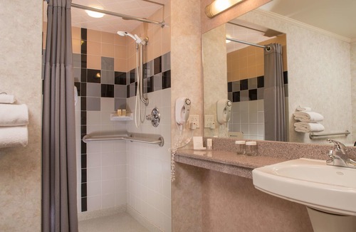 Downtown Anchorage Hotel | The Voyager Inn